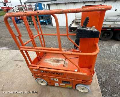 Vertical mast lift 2015  Snorkel TM12 (6)