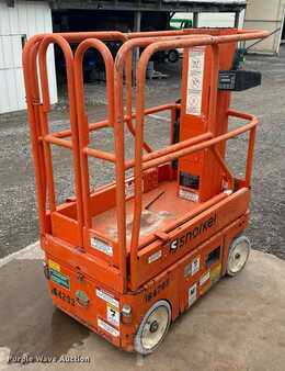 Vertical mast lift 2015  Snorkel TM12 (7)