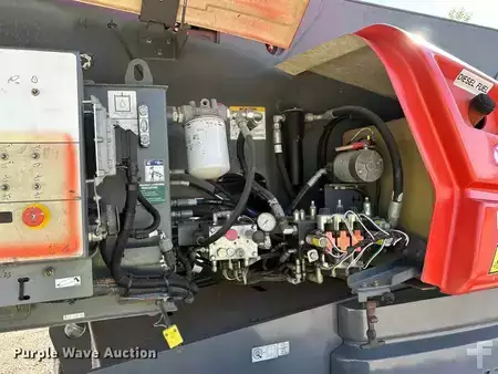 Telescopic boom lift 2012  SkyJack SJ66T (35)