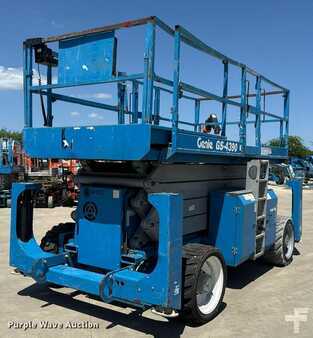 Scissor lift 2013  Genie GS-4390 (1)