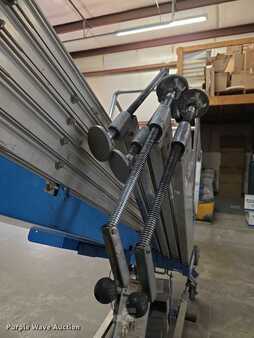 Vertical mast lift - Genie AWP-40S (17)