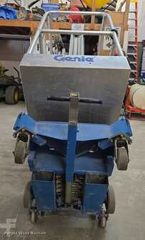 Vertical mast lift - Genie AWP-40S (2)