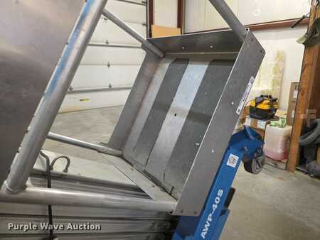 Vertical mast lift - Genie AWP-40S (22)