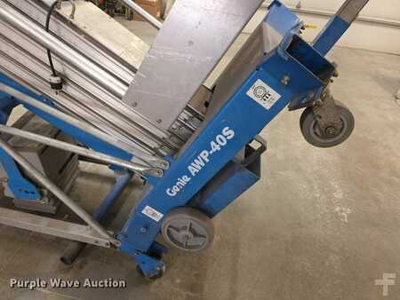 Vertical mast lift - Genie AWP-40S (23)