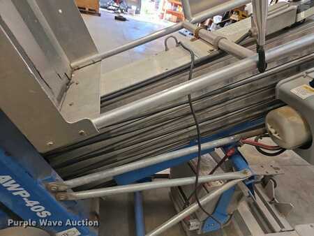 Vertical mast lift - Genie AWP-40S (8)