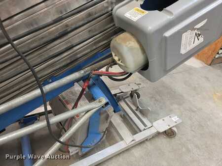 Vertical mast lift - Genie AWP-40S (9)