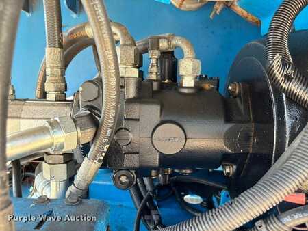 Telescopic boom lift 2007  Genie S-60 (9)