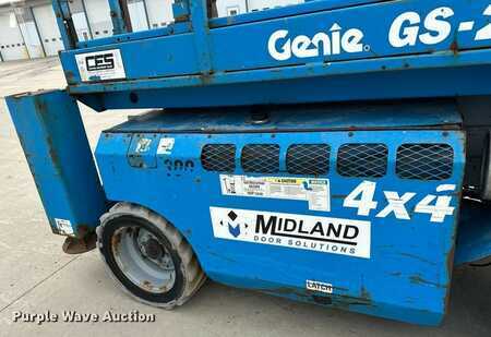 Scissor lift 2006  Genie GS2668 RT (25)