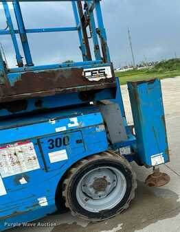 Scissor lift 2006  Genie GS2668 RT (9)