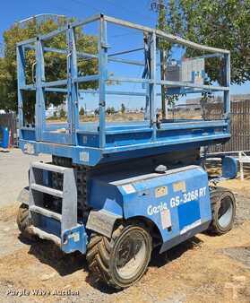 Scissor lift 2001  Genie GS-3268 RT (1)