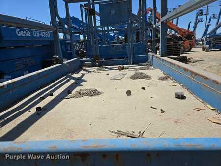 Scissor lift 2002  Genie GS-2668 (9)