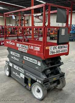 Scissor lift 2015  Skyjack 3226 (3)
