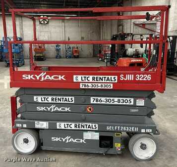 Scissor lift 2015  Skyjack 3226 (4)