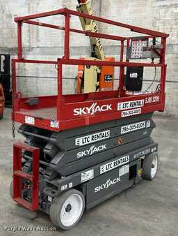 Scissor lift 2015  Skyjack 3226 (5)