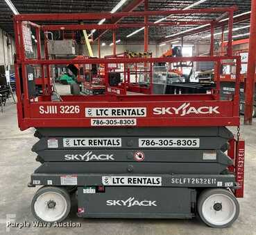 Scissor lift 2015  Skyjack 3226 (8)