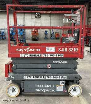 Scissor lift 2014  Skyjack 3219 (4)