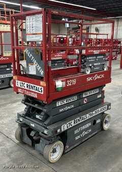 Scissor lift 2015  Skyjack 3219 (1)