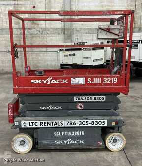 Scissor lift 2015  Skyjack 3219 (4)