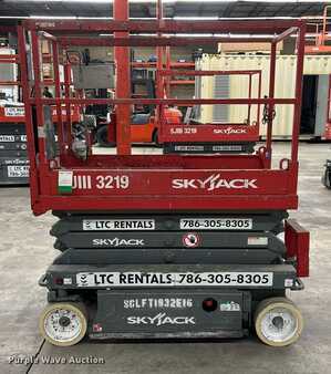 Scissor lift 2015  Skyjack 3219 (8)