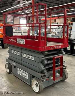 Scissor lift 2015  Skyjack 4632 (7)