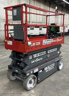 Scissor lift 2014  Skyjack 3226 (1)