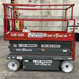 Scissor lift 2014  Skyjack 3226 (8)