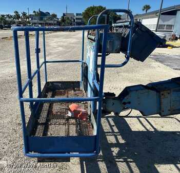 Telescopic boom lift 1999  Genie S-60 (28)