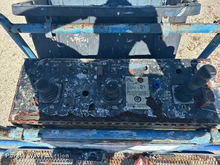 Telescopic boom lift 1999  Genie S-60 (31)