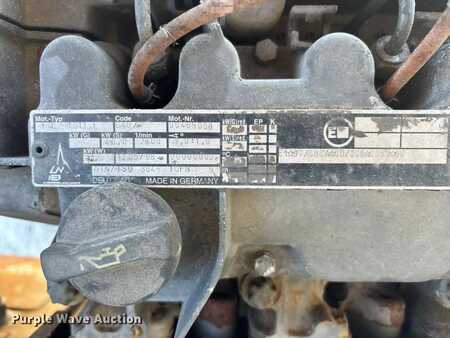 Telescopic boom lift 1999  Genie S-60 (40)