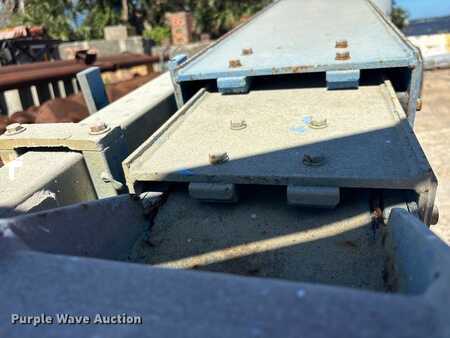 Telescopic boom lift 2003  Genie S-80 (10)