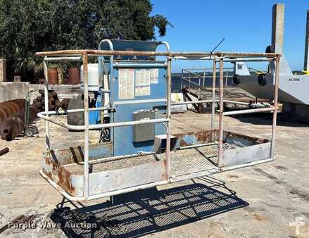 Telescopic boom lift 2003  Genie S-80 (2)