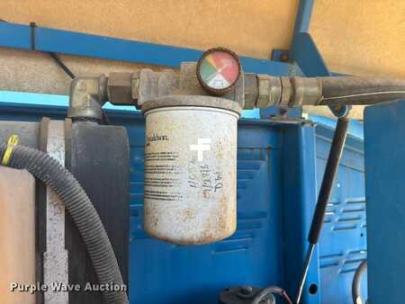 Telescopic boom lift 2003  Genie S-80 (28)