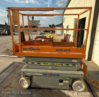 Scissor lift - Skyjack SJIII 3219 (7)