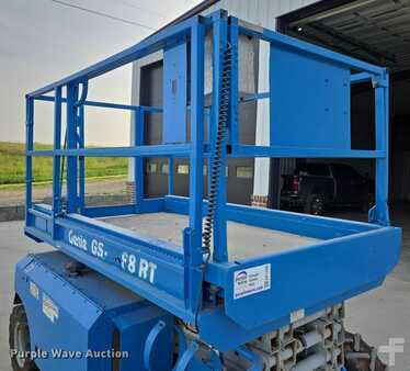 Plataforma Tijera 2000  Genie GS-2668 RT (16)