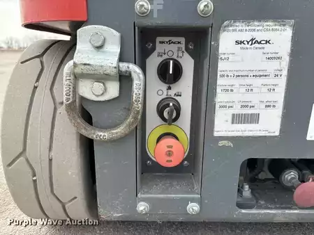 Vertical mast lift - SkyJack SJ12 (13)