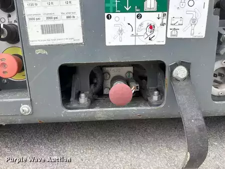 Vertical mast lift - SkyJack SJ12 (14)