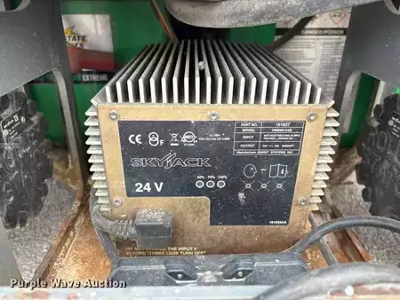 Vertical mast lift - SkyJack SJ12 (18)