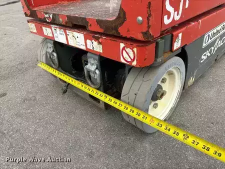 Vertical mast lift - SkyJack SJ12 (24)