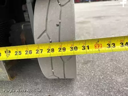 Vertical mast lift - SkyJack SJ12 (25)