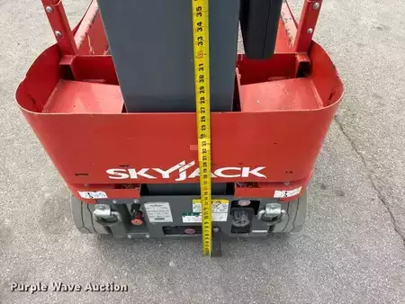 Vertical mast lift - SkyJack SJ12 (26)