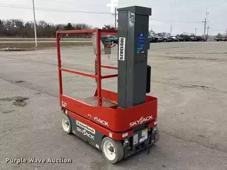 Vertical mast lift - SkyJack SJ12 (3)