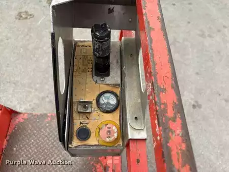 Vertical mast lift - SkyJack SJ12 (35)