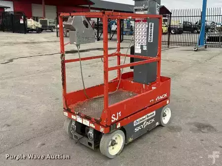 Vertical mast lift - SkyJack SJ12 (5)