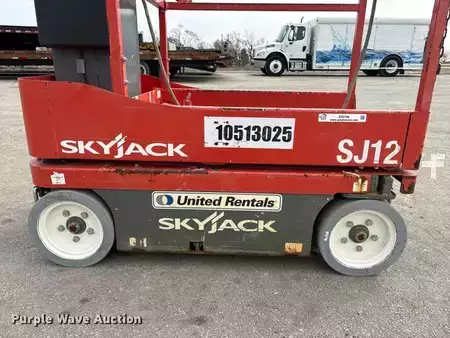 Vertical mast lift - SkyJack SJ12 (9)