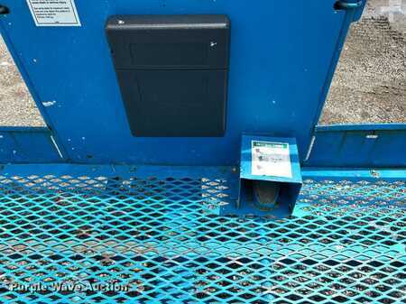 Telescopic boom lift 2005  Genie S-60 (14)