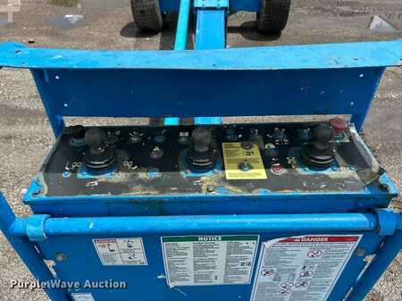 Telescopic boom lift 2005  Genie S-60 (21)