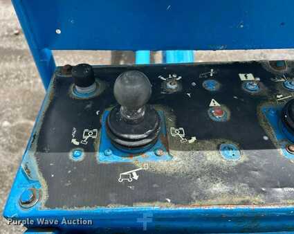 Telescopic boom lift 2005  Genie S-60 (22)