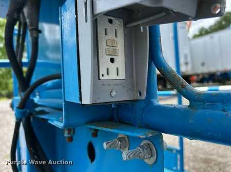 Telescopic boom lift 2005  Genie S-60 (25)