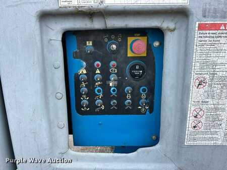 Telescopic boom lift 2005  Genie S-60 (26)