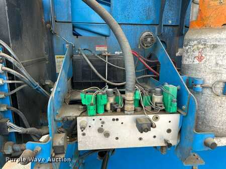 Telescopic boom lift 2005  Genie S-60 (31)